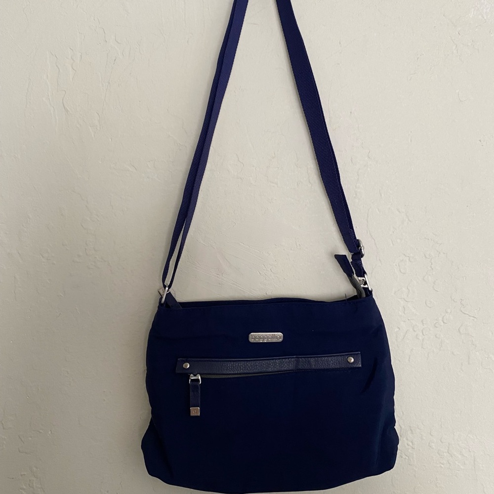 Baggallini Navy Crossbody Bag Lightweight Travel Everyday Purse